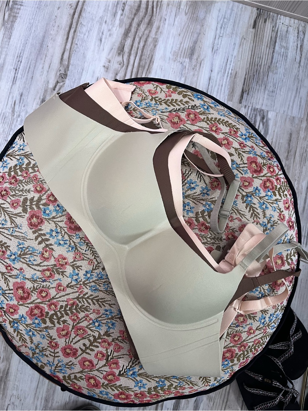 Seamless Light Beige & Pink Wireless T-Shirt Bra size small